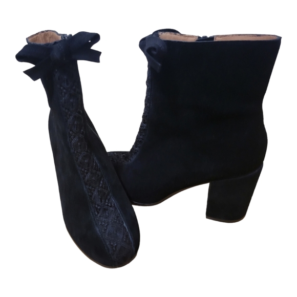 Bettye Black Leather Ankle Boots. 6.5. EUC. - Picture 1 of 9